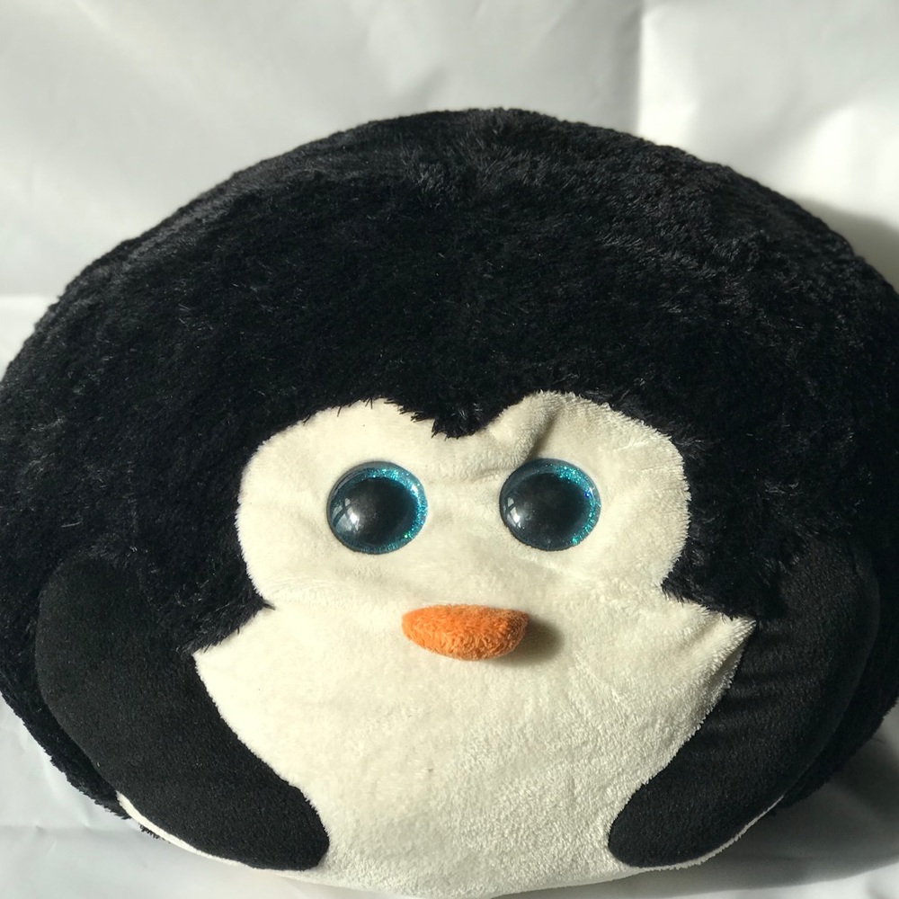 Cute lil penguin stuffy animal